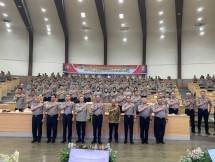 Foto bersama usai Acara Pembekalan Penulisan Manuskrip sebagai Tugas Akhir Pasis Akpol Angkatan 57, di Auditorium Paramartha Akpol, Semarang, Senin (20/10/2025). 