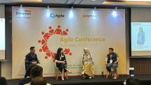 Vivian Widjaja, Head of Agile Transformation Danamon (kedua dari kiri) berpartisipasi dalam diskusi panel pada Indonesia Agile Conference 2025. Vivian Widjaja, Head of Agile Transformation Danamon (second from left) participated in a panel discussion at the Indonesia Agile Conference 2025. 