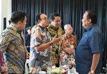 Anggota Komisi VI DPR RI Rachmat Gobel menyoroti rencana perluasan proyek hingga Banyuwangi dari sisi dampaknya terhadap PT Kereta Api Indonesia (KAI). Ia mempertanyakan potensi pengorbanan jalur kereta konvensional demi peningkatan penumpang Kereta Cepat Indonesia China (KCIC) atau Whoosh. SUMBER:PARLEMENTARIA