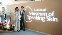 Eka Puteri Widiyaningsih, Brand Manager Lactacyd Indonesia Dan Quang Long Tran, Country Head Opella Healthcare Indonesia di Peluncuran &ldquo;Museum of Speaking Skin&rdquo; 