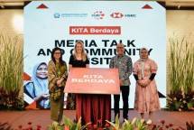 HSBC Indonesia dan YCAB Foundation berkolaborasi dalam membangun ketangguhan ekonomi bagi pelaku usaha mikro perempuan di Indonesia melalui programprogram bersama KITA BERDAYA (Komunitas Inklusif, Tangguh, & Andal, Belajar Dagang sampai Kaya). 