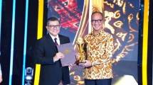 Menperin Agus Raih Penghargaan Tokoh Akselerator Transformasi Industri Hijau, RI Gaspol Kejar NZE 2050