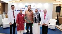 (ki- ka): dr. Dicky Levenus Tahapary, Sp.PD-KEMD, Ph.D. - Spesialis Penyakit Dalam Konsultan Endokrinologi, Metabolik, dan Diabetes Fakultas Kedokteran Universitas Indonesia; drg. Ratu Mirah Afifah, GCClinDent., MDSc. - Personal Care Community Lead Unilever Indonesia; drg. Usman Sumantri, M.Sc. &ndash; Ketua Umum Pengurus Besar Persatuan Dokter Gigi Indonesia; dr. Elvieda Sariwati, M.Epid - Direktur Promosi Kesehatan dan Kesehatan Komunitas Kementerian Kesehatan Republik Indonesia; dan Prof. Dr. Amaliya, drg