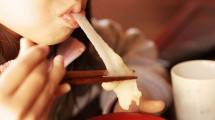 Kue Mochi, Makanan Khas Jepang yang dimakan Saat Malam Tahun Baru (Foto: en.rocketnews24.com)