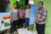 BRI Life saat menyerahkan bantuan ke Masyarakat Sukabumi
