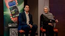 Chief Executive Officer Muslim Pro, Nafees Khundker dan Siti Zahidah, Public Relations Manager Muslim Pro.