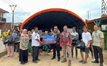 Bank Mandiri Salurkan bantuan kemanusiaan kepada masyarakat yang terdampak bencana di di Desa Bojong, Kecamatan Majalaya, Kabupaten Bandung. 