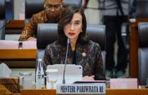 Menteri Pariwisata Widiyanti Putri Wardhana dalam Rapat Kerja bersama Komisi VII DPR RI, Jakarta, (1/4/2026).