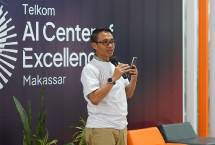 Direktur IT Digital Telkom Faizal Rochmad Djoemadi memberikan sambutan dalam agenda kunjungan kerja ke AI Center Makassar beberapa waktu lalu.
