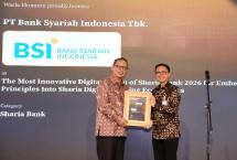 BSI meraih The Most Innovative Digitalization of Sharia Bank 2026 for Embedding ESG Principles Into Sharia Digital Banking Ecosystem yang diterima oleh SVP ESG BSI Muhammad S Habiby di Jakarta.
