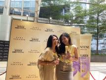Anggun C. Sasmi & Maudy Ayunda berfoto bersama usai acara Promosi Film Para Perasuk.***