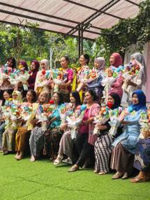 Kamajaya Business Club (KBC) melalui gelaran Kartini KBC 2026, sebuah ruang kolaborasi yang mempertemukan perempuan, kreativitas, dan dunia usaha dalam satu panggung inspiratif. Digelar pada Minggu, 26 April 2026 di Nara Kupu Jogja, Sleman. (Foto: Dok. KBC)