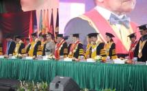 Ubhara Jaya Wisuda 464 Lulusan, Tegaskan Komitmen Cetak Generasi Berkarakter dan Berwawasan Kebangsaan