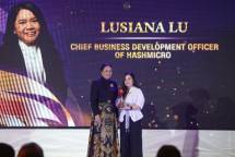 Chief of Business Development HashMicro, Lusiana Lu, meraih penghargaan Best AI Innovator of the Year dalam ajang CNN Indonesia Women Leadership Awards 2026 