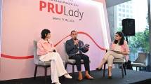 Andien Aisyah, Singer, Women and Wellness Advocate dan Astono Hermawan, Chief Product Officer, Prudential Indonesia pada sesi talk show acara Konferensi Pers Peluncuran PRULady, Kamis (21/05), 