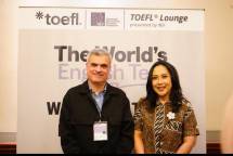 (ki-ka) Sidnei De Souza, Diana Kartika dalam gelaran TOEFL Experience Day di The Ritz-Carlton Jakarta, Kamis (22/5).