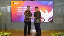 (Kiri ke kanan) Direktur Strategic Business Development & Portfolio Telkom Seno Soemadji bersama Direktur Pengembangan Ekosistem Digital Kementerian Komunikasi dan Digital Republik Indonesia Sonny Hendra Sudaryana dalam Forum Kedaulatan Digital Nasional bertajuk &ldquo;Kolaborasi Ekosistem Digital untuk Inovasi Nasional yang Berdaulat&rdquo; di Telkom Landmark Tower, Jakarta, Rabu (3/6).