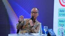 Menteri Perindustrian Agus Gumiwang Kartasasmita 
