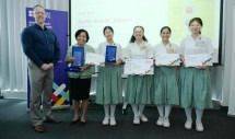 SMA Santa Ursula Jakarta raih penghargaan Pemenang Regional Asia Timur dalam kompetisi global &lsquo;Your World&rsquo;.