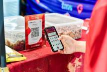 Penggunaan QRIS di 20 pasar percontohan meningkat hampir 47 persen, pendaftaran NPWP pedagang naik signifikan dan transaksi e-commerce dari pelaku pasar melonjak lebih dari 40 persen. 