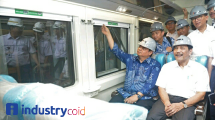 Menteri Perindustrian Airlangga Hartarto bersama Menteri Koordinator Bidang Kemaritiman Luhut Binsar Pandjaitan